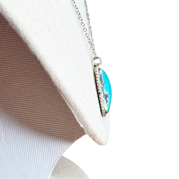 Vintage Native Turquoise Sterling Silver Teardrop Pendant Necklace - Picture 3 of 9